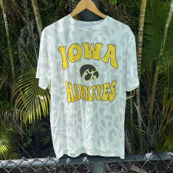 Iowa Hawkeyes Gameday Couture Women's Crushing Victory Subtle Leopard T-Shirt Lg - Picture 1 of 7